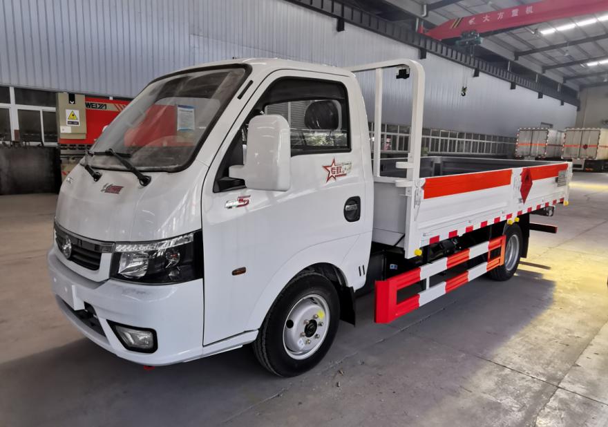 小型好進城車型——東風途逸國六高欄氣瓶車