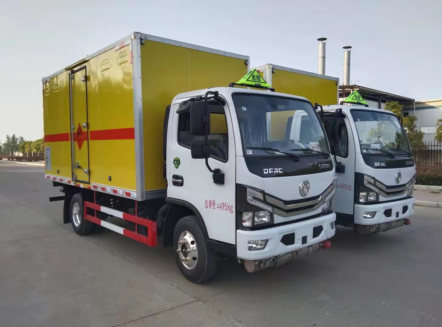 云南王總訂購兩臺東風(fēng)爆破器材運輸車