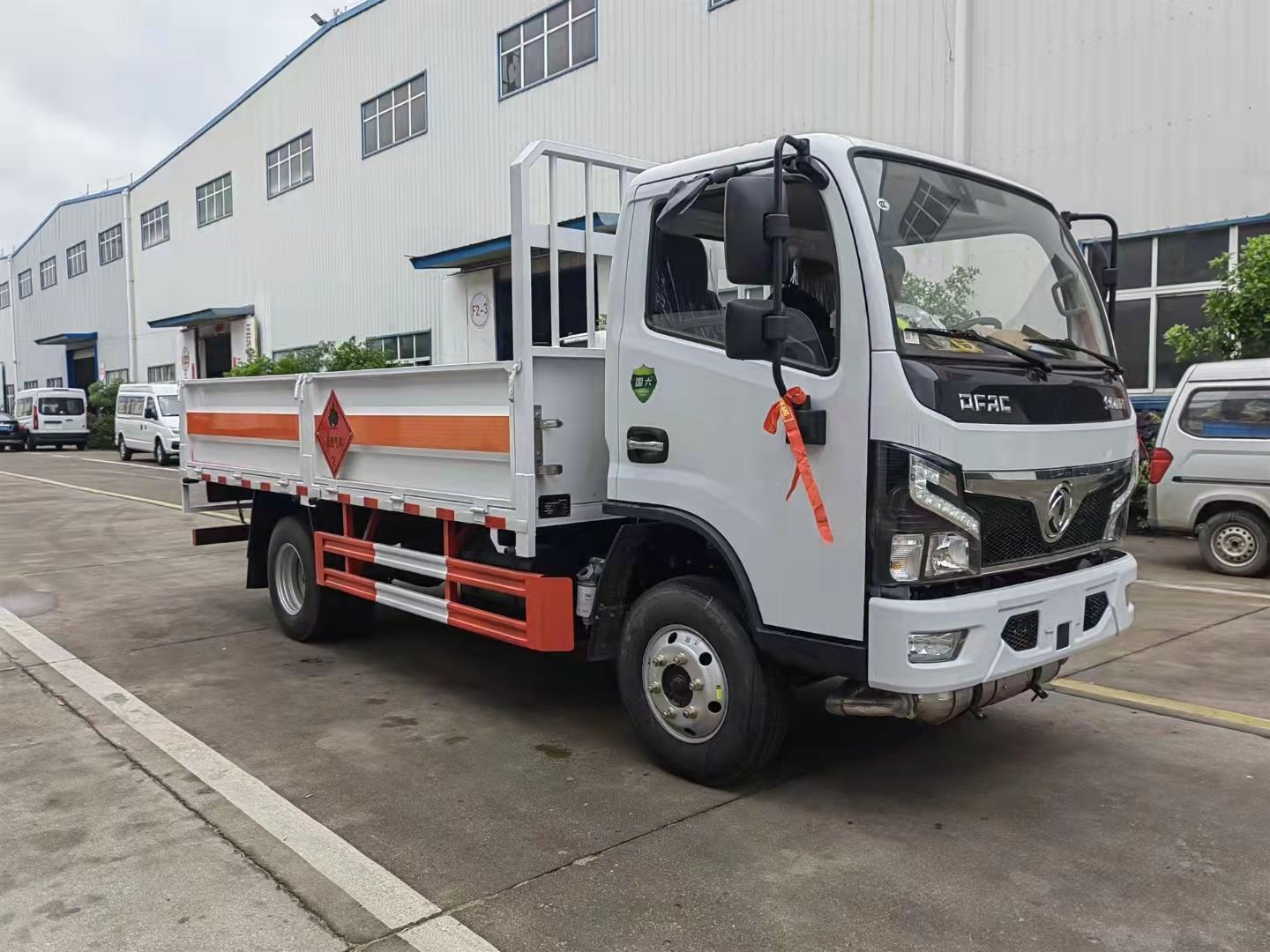 藍牌預(yù)算足夠的車型——東風(fēng)福瑞卡4.2米國六藍牌氣瓶運輸車