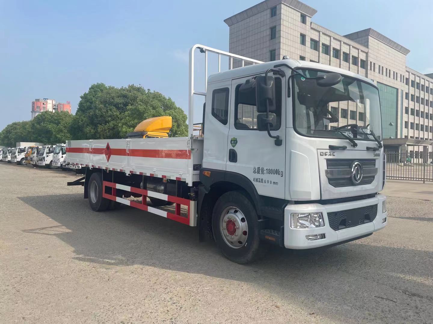東風(fēng)D9國六低欄板氣瓶車好上牌