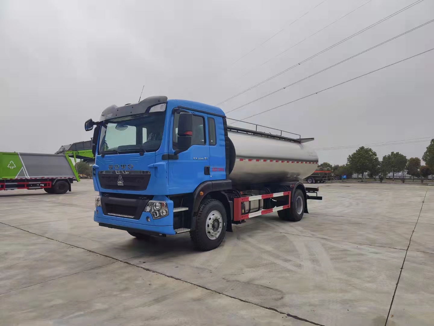 新鮮到家——重汽豪沃國六鮮奶運輸車