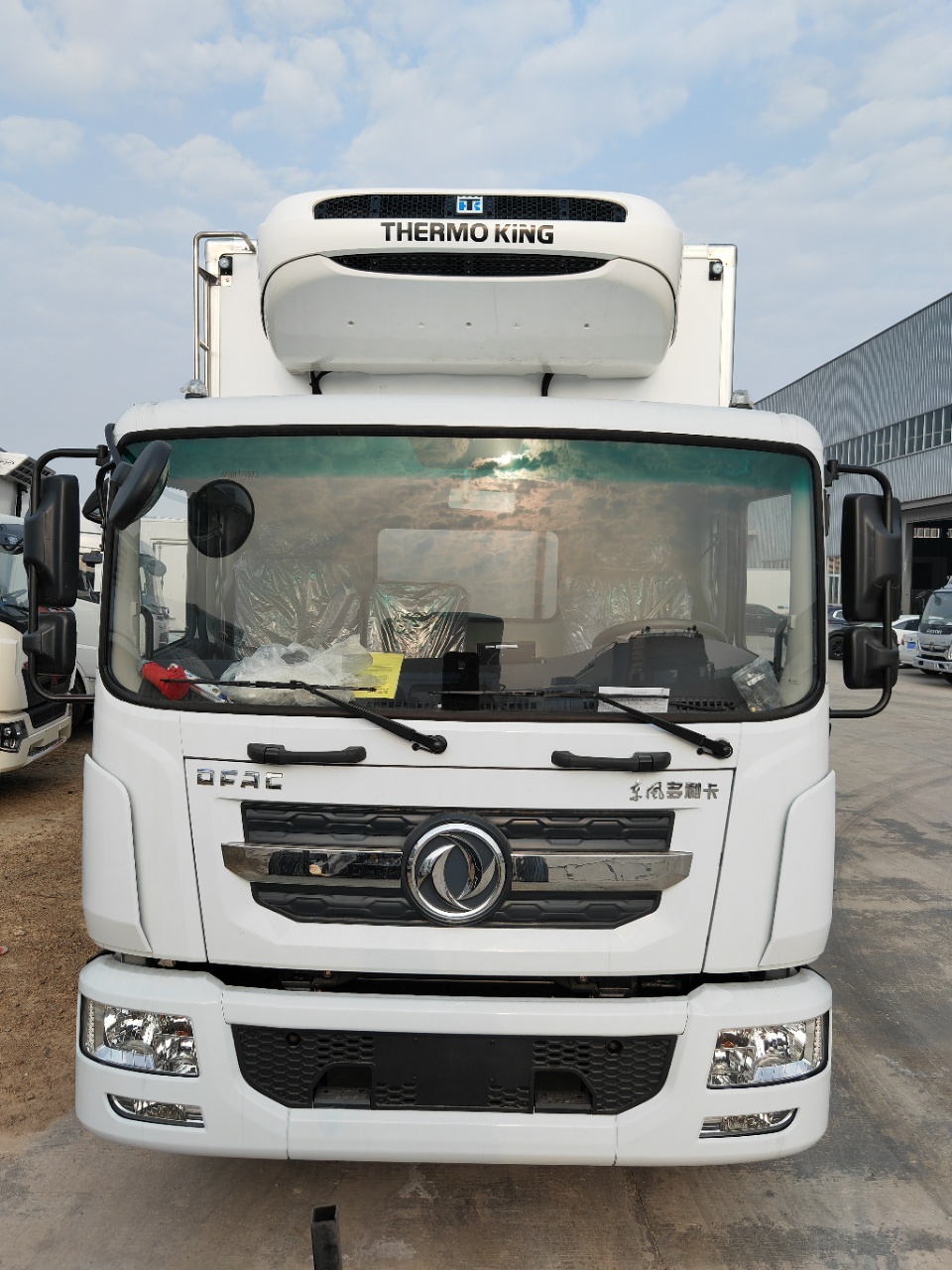 東風(fēng)D9帶進口機組醫(yī)療廢物轉(zhuǎn)運車