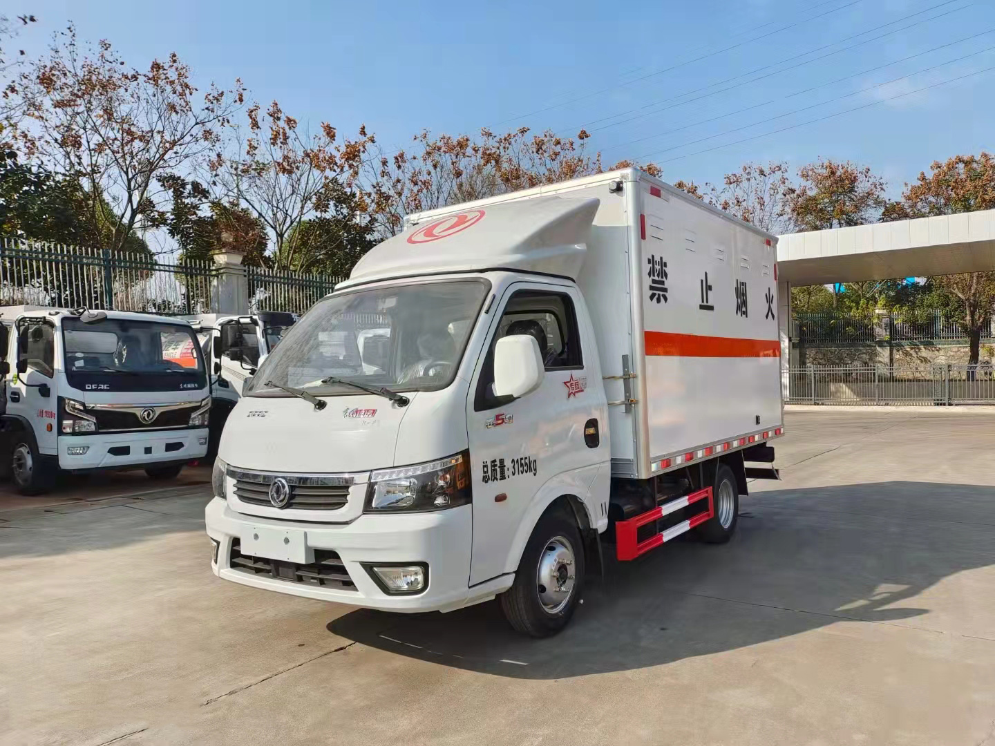 東風(fēng)途逸國六汽油帶雙開側(cè)門危險(xiǎn)品車