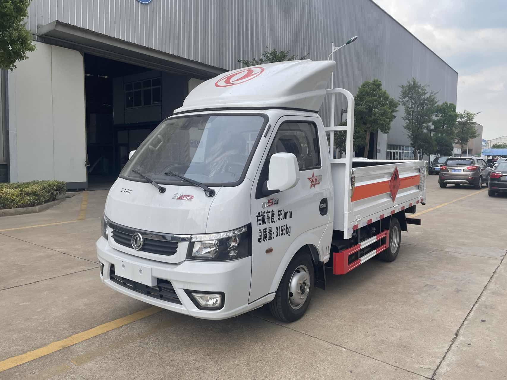 東風(fēng)小型液化氣瓶運(yùn)輸車