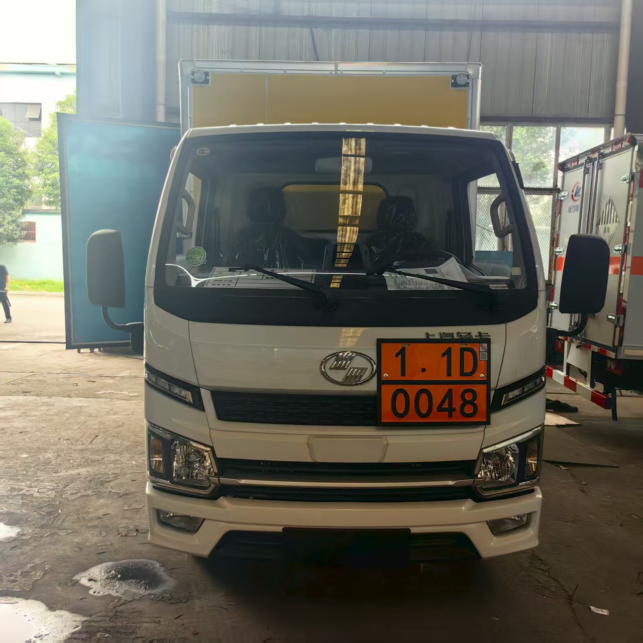 躍進S80國六帶隔倉爆破車