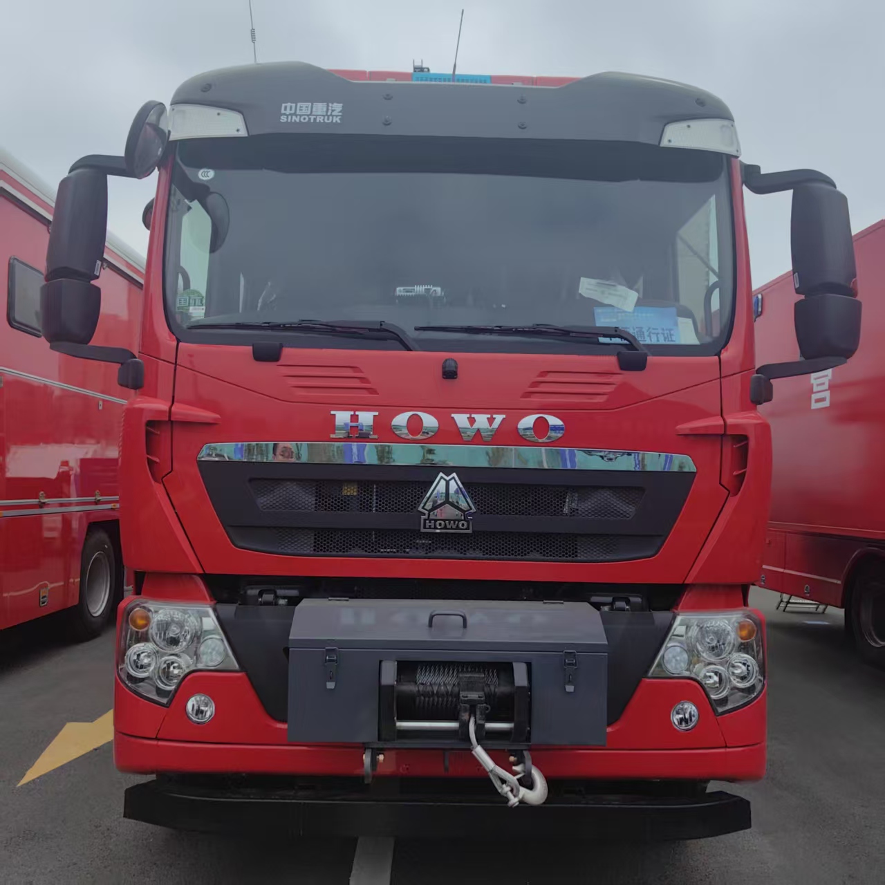 重汽豪沃國六帶吊機舟艇救險車