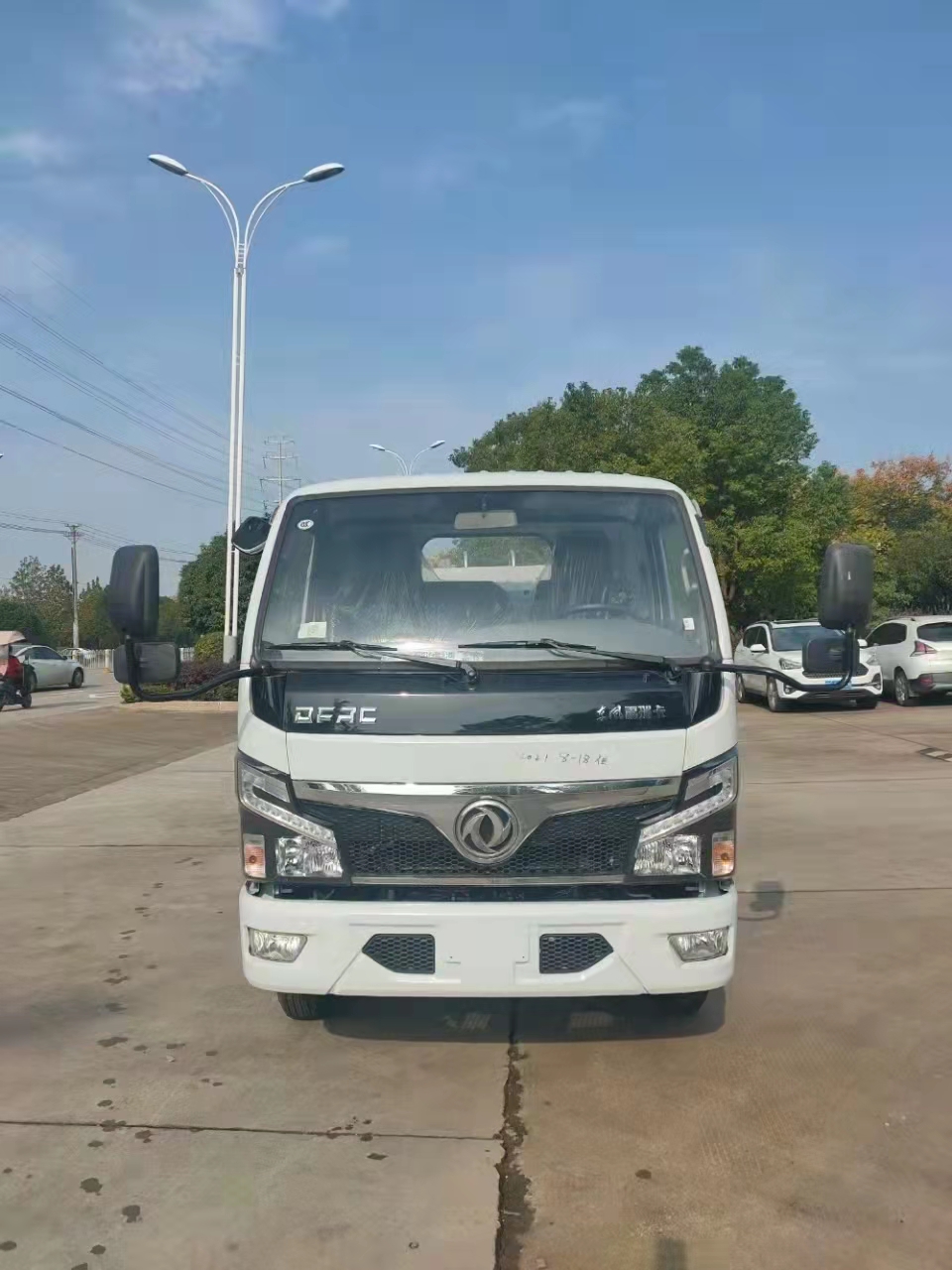 普貨也能拉，東風多利卡藍牌供液車