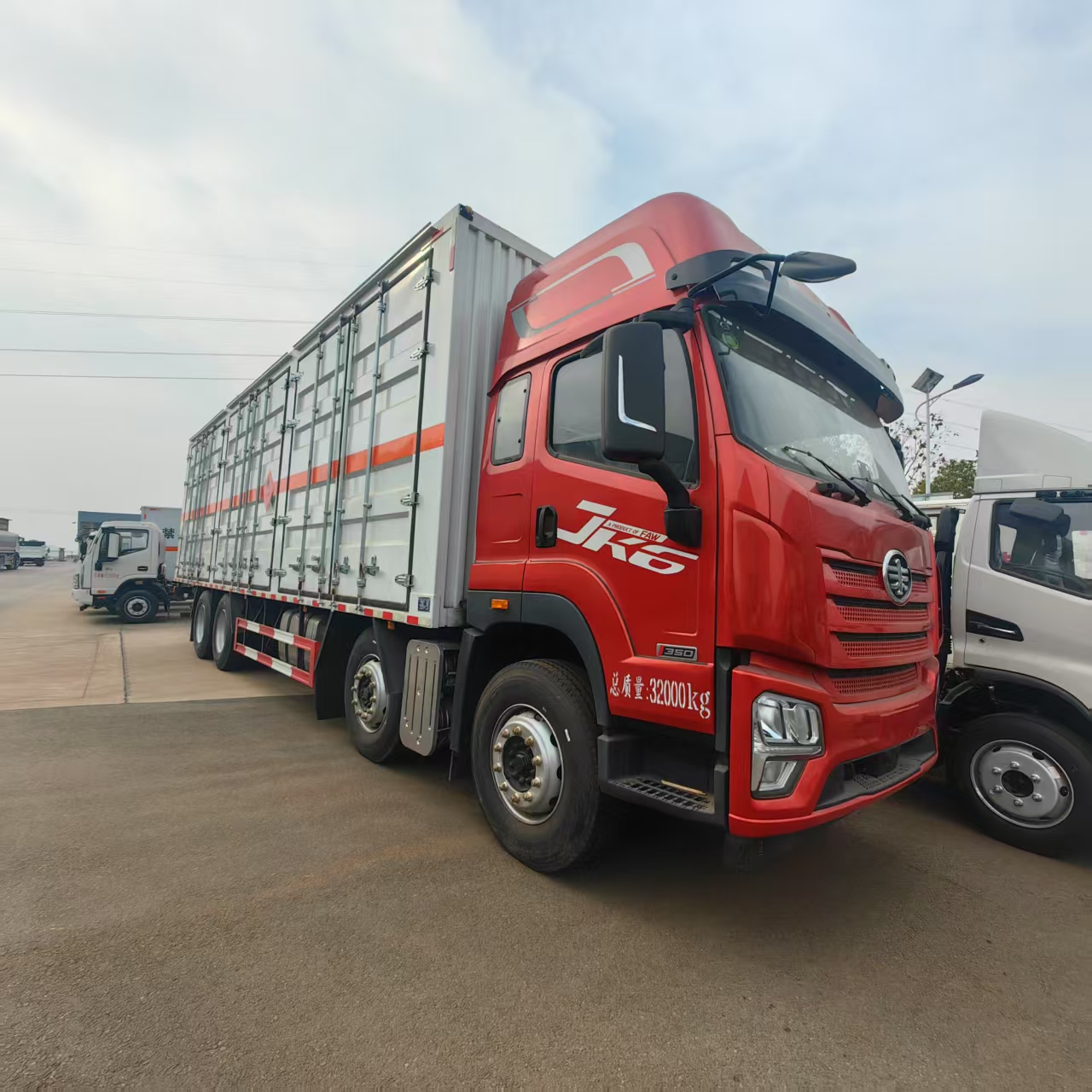 解放JK6前四后八國(guó)六危險(xiǎn)品車(chē)