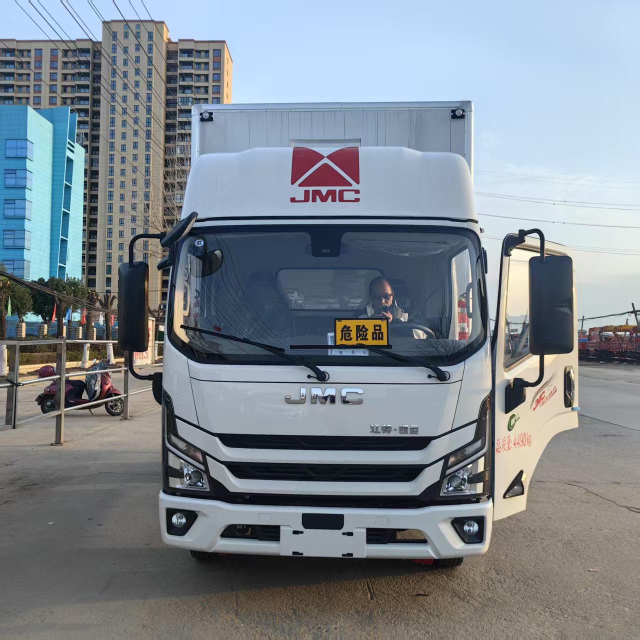 江鈴凱運(yùn)22方容積危險(xiǎn)品車(chē)