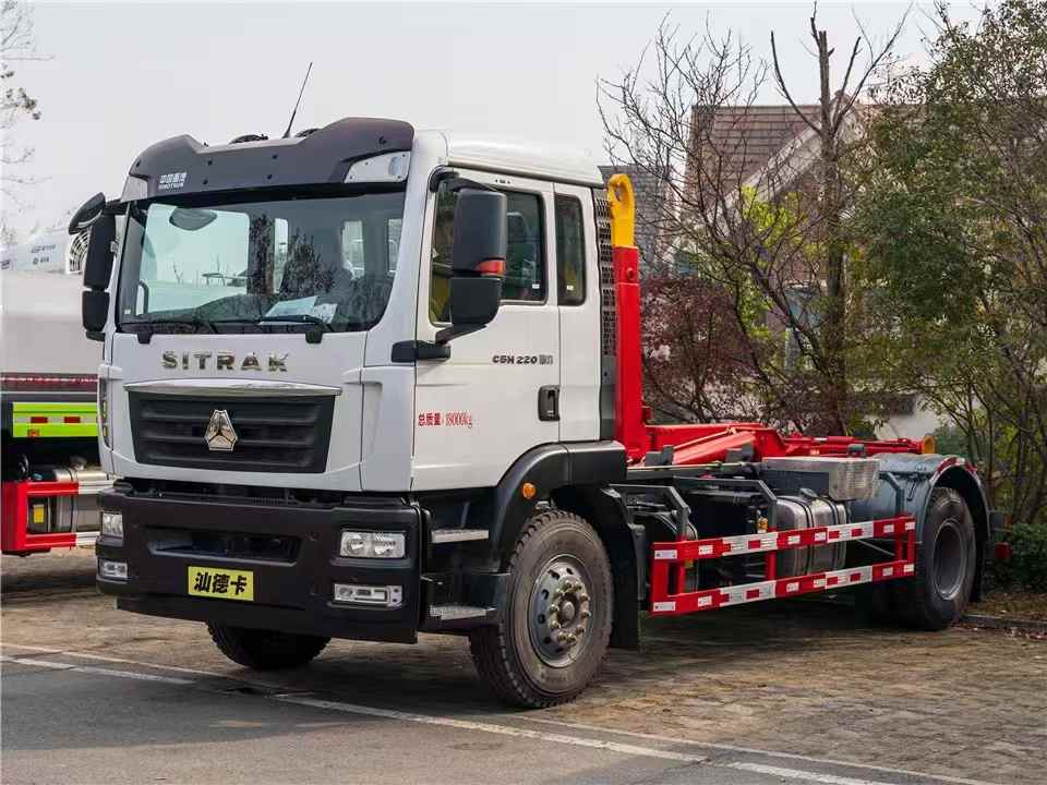 重汽汕德卡國六單橋勾臂式垃圾車
