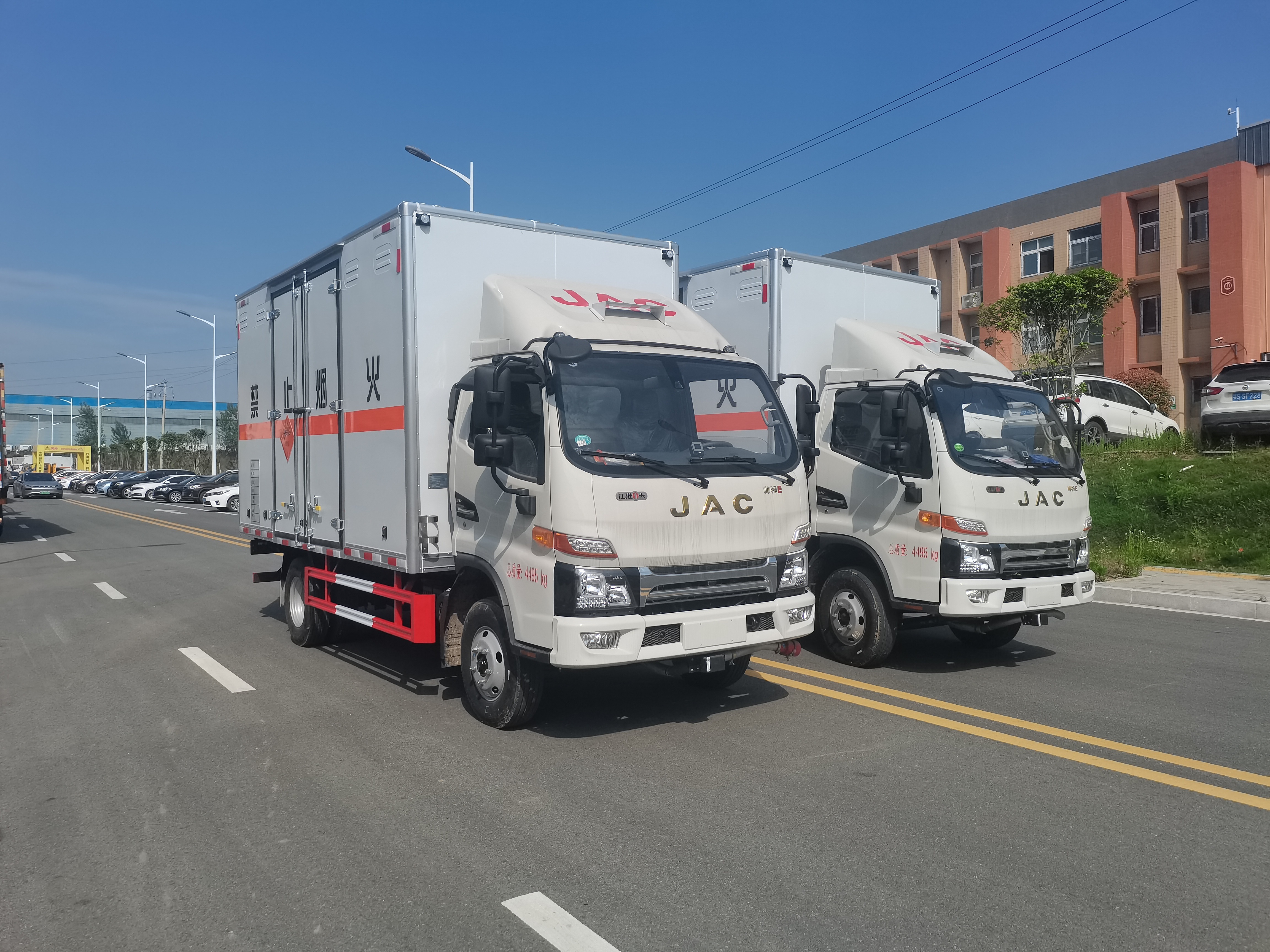 南京鄒總訂購(gòu)2臺(tái)江淮駿鈴150馬力爆破器材運(yùn)輸車(chē)