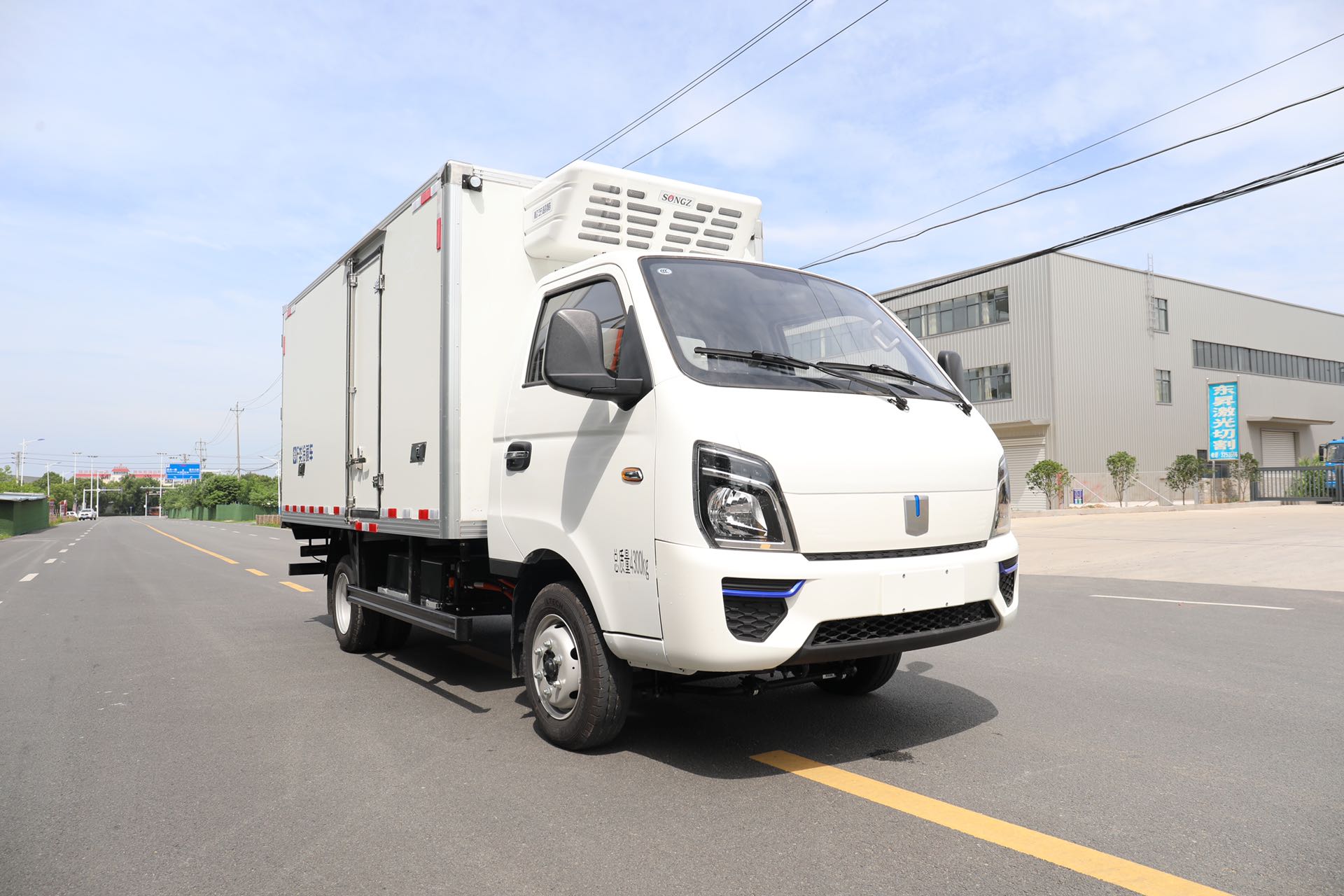吉利3米8新能源冷藏車
