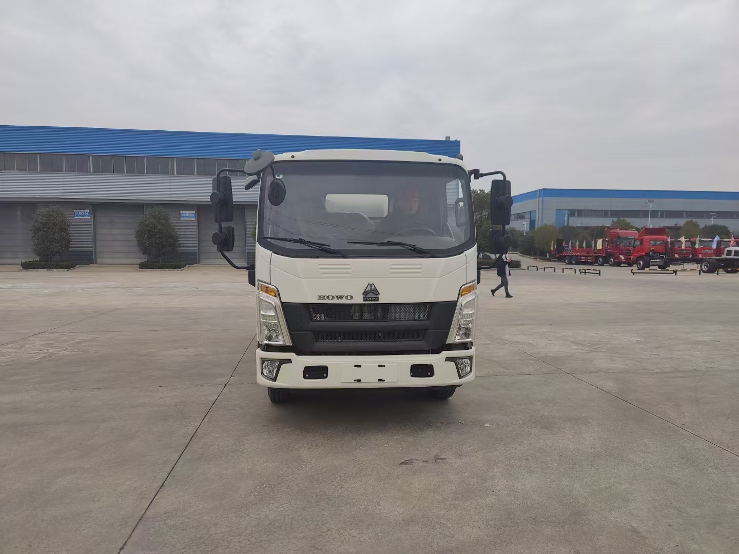 重汽豪沃6.5噸鮮奶運輸車