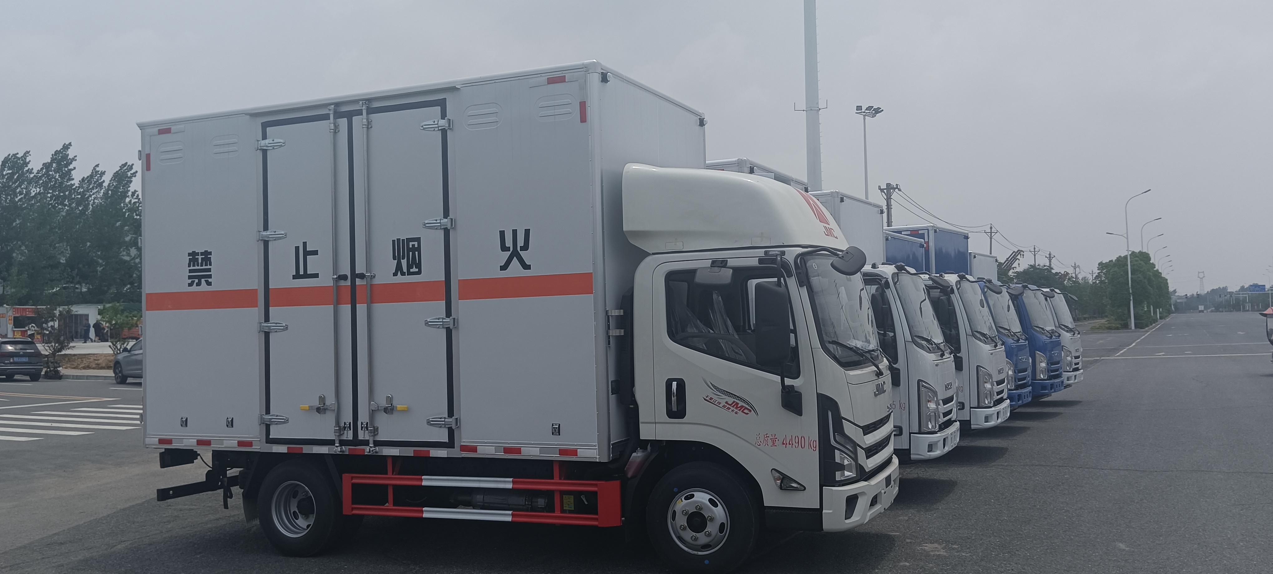 五臺(tái)五十鈴爆破器材運(yùn)輸車發(fā)車