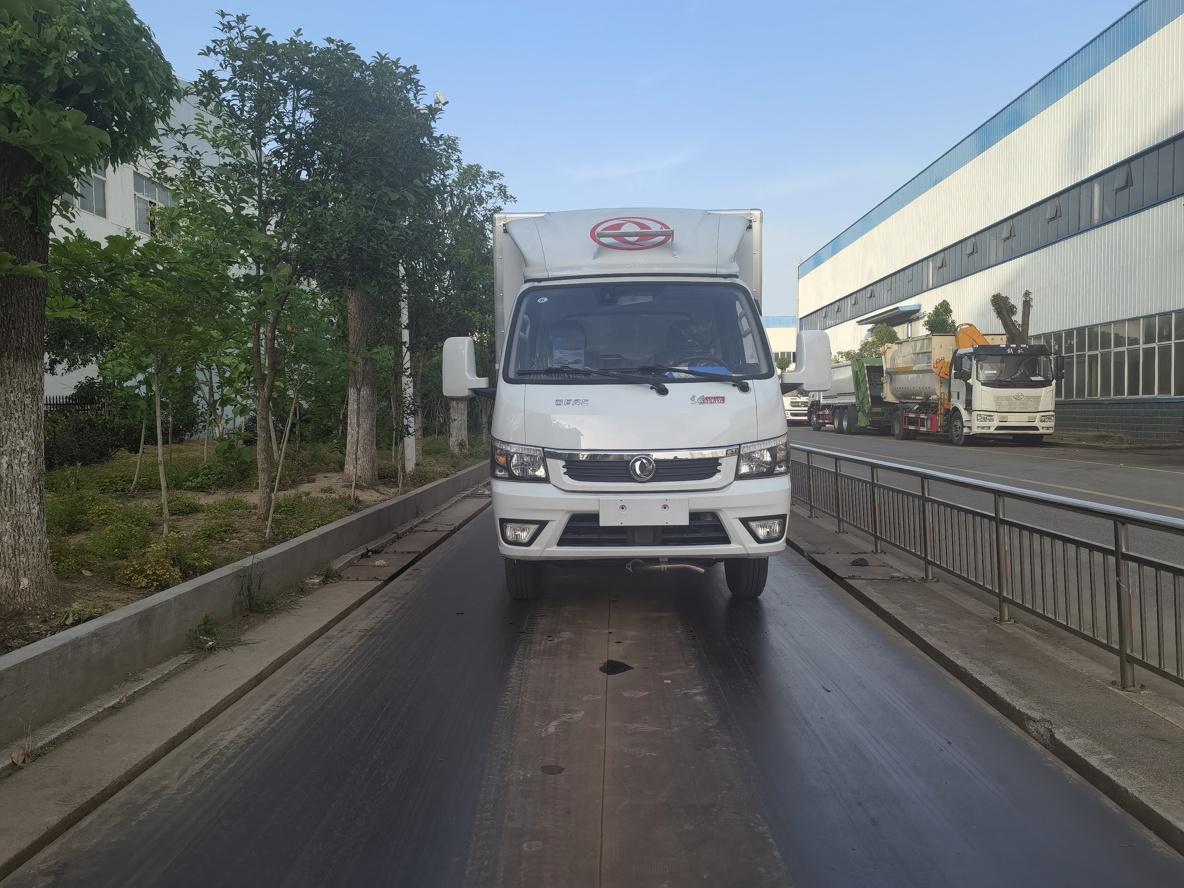 東風途逸國六汽油化學試劑運輸車