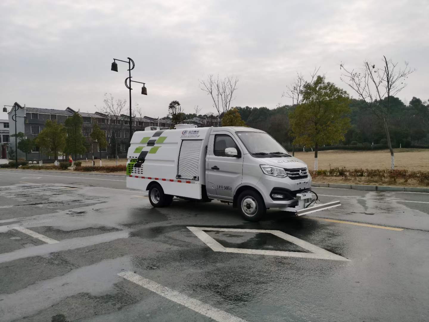長安后雙輪國六路面養(yǎng)護(hù)車