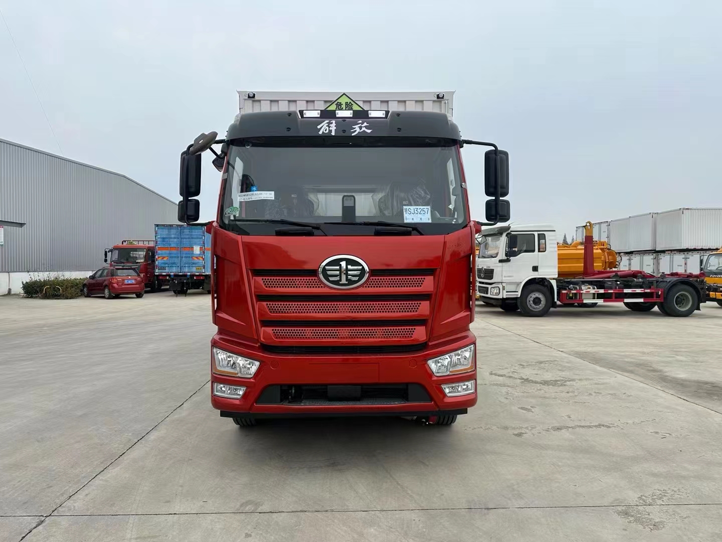 解放J6L國六帶左右開門危險品車