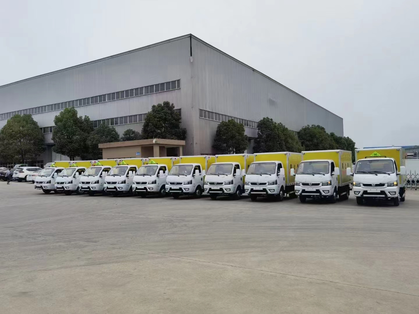 新疆王總批量訂購東風(fēng)途逸國六危險品車