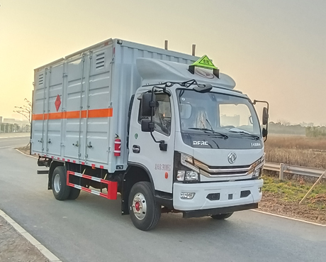 東風(fēng)大多利卡4米5國(guó)六5噸危險(xiǎn)品車