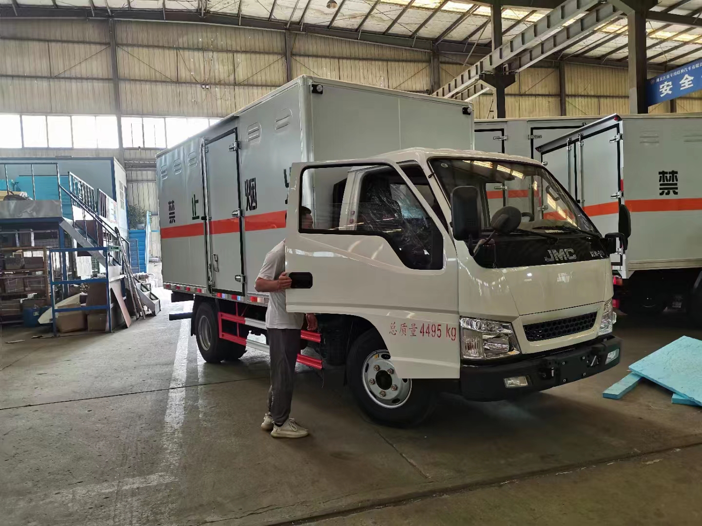 江鈴新規國六2.5排量民爆車