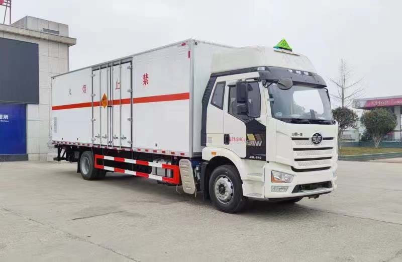 解放J6L單橋8米6爆破器材廂式車