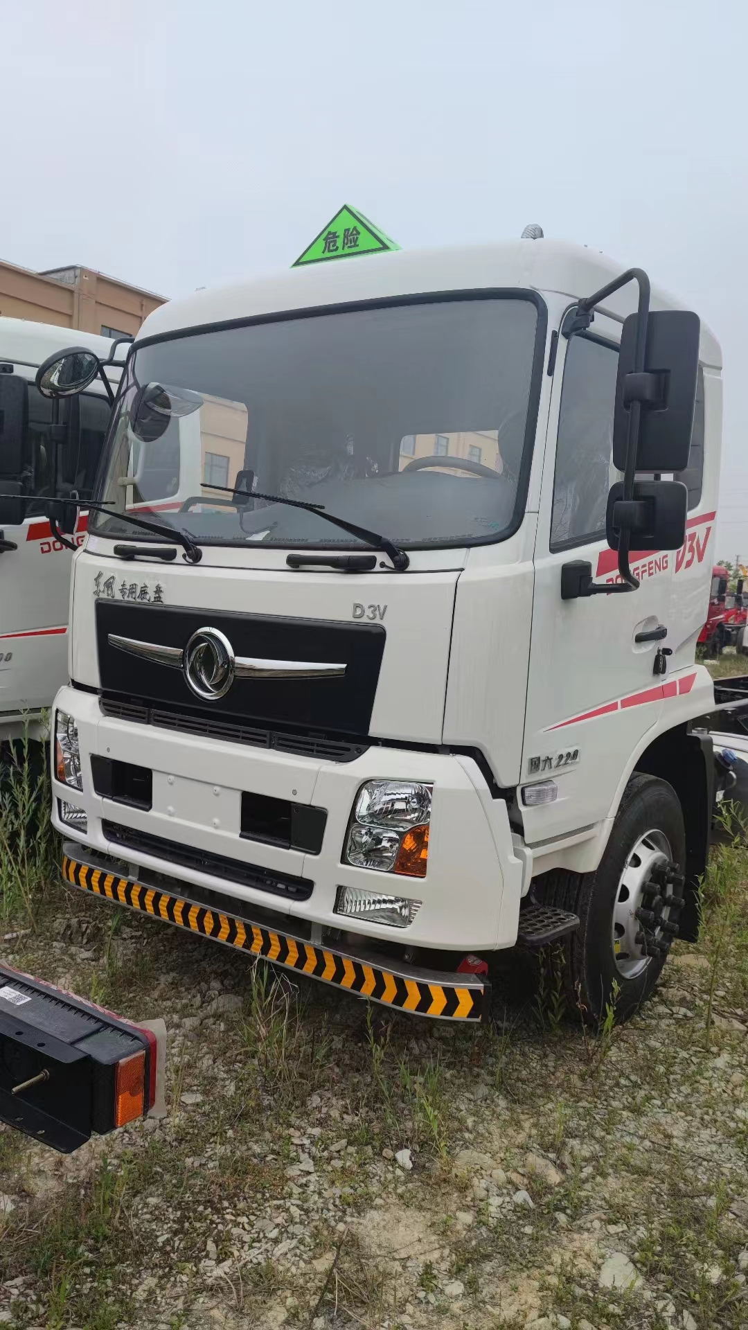 新車品鑒東風(fēng)D3V國六單橋危險品車