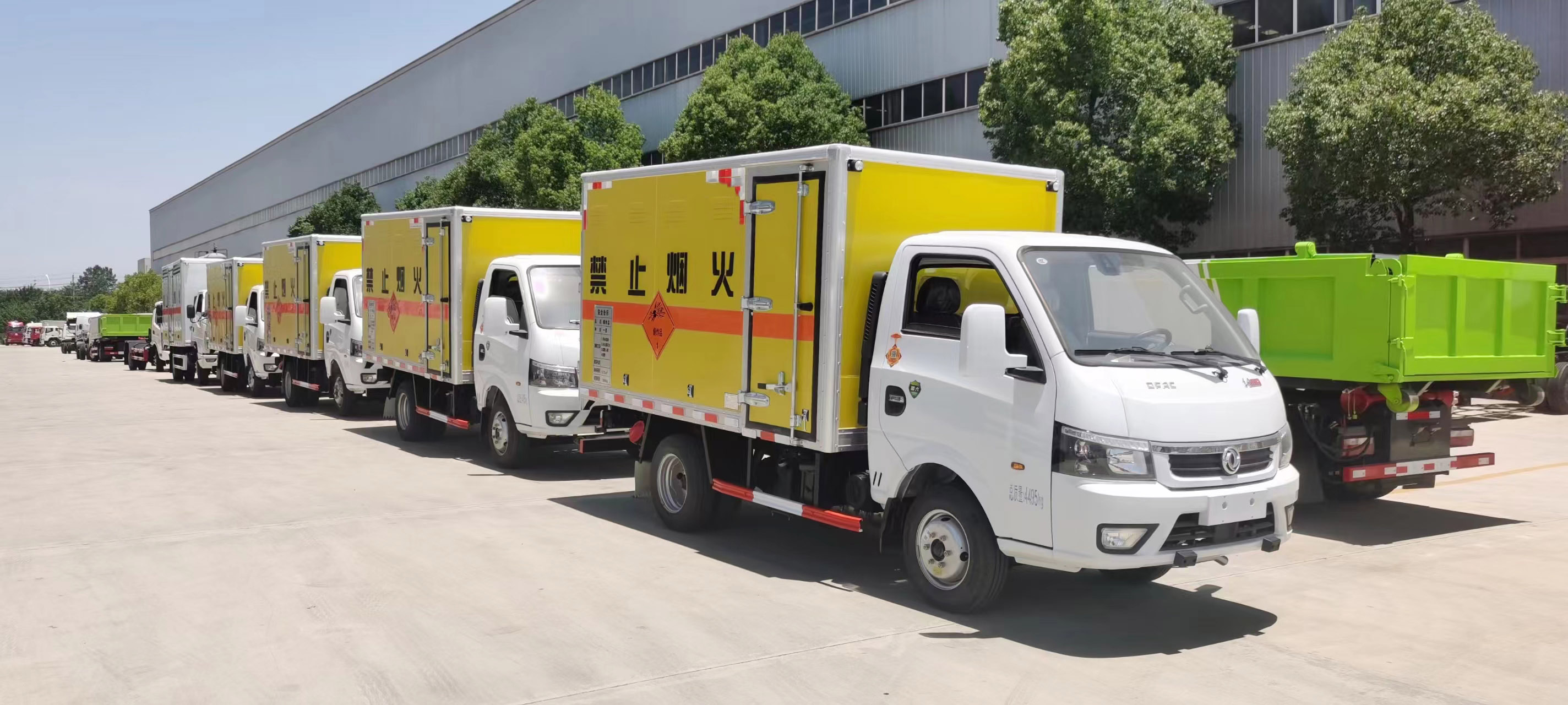 東風途逸國六柴油民爆危險品車批量發(fā)車