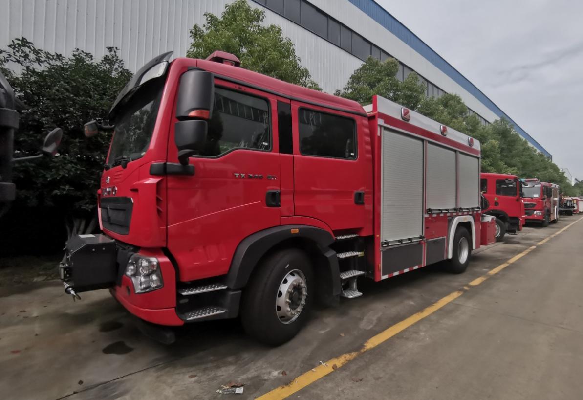重汽豪沃國六消防搶險車