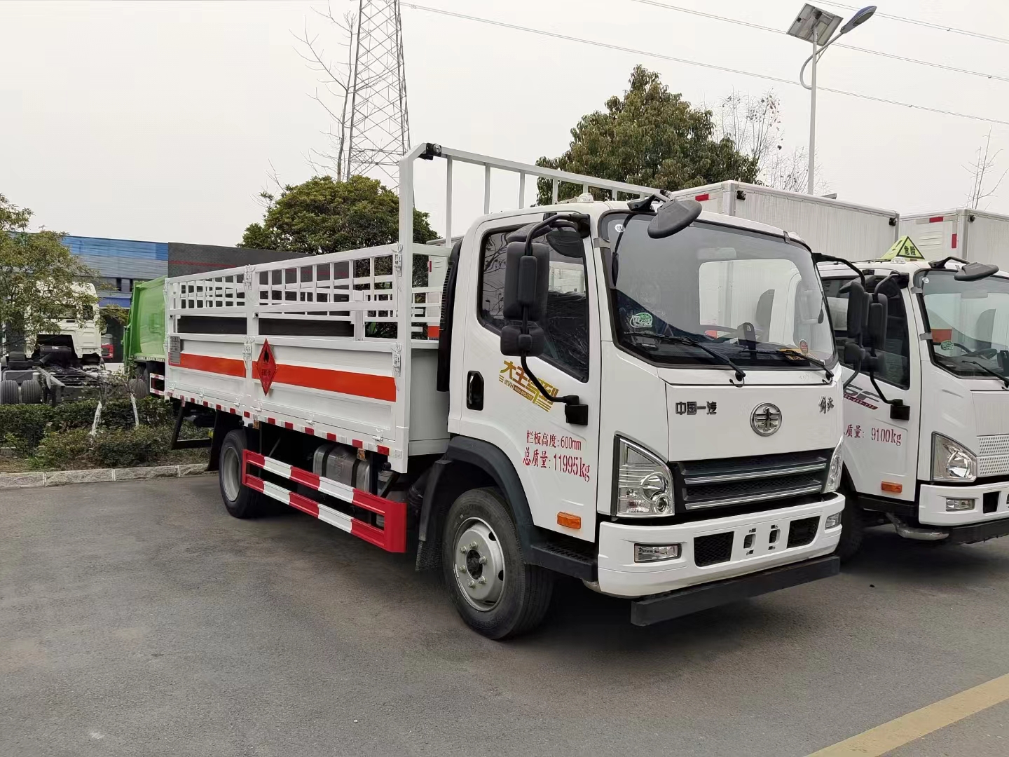 解放額載7.8噸5米1國六氣瓶車