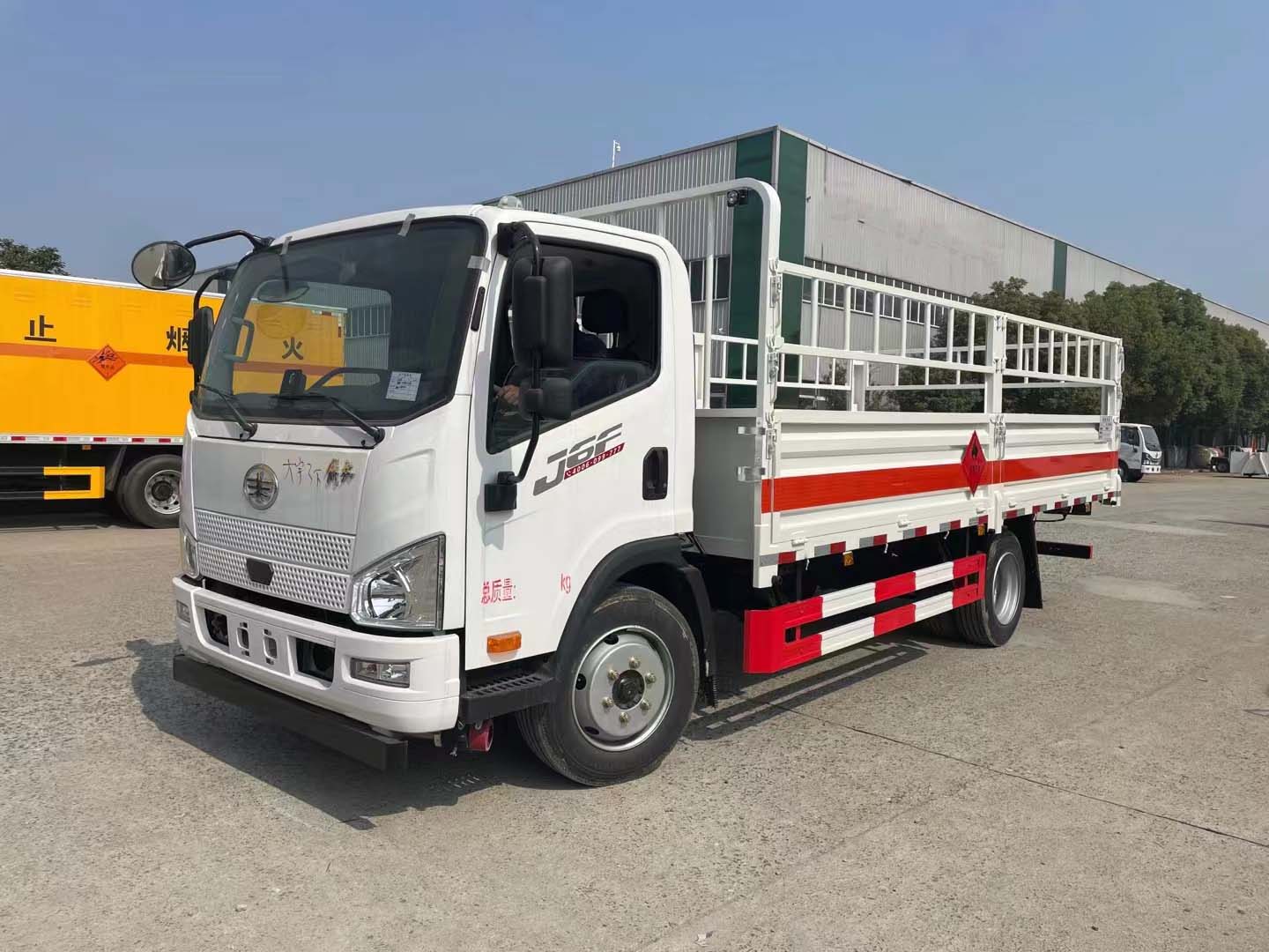 解放J6F國(guó)六5米5氣瓶車