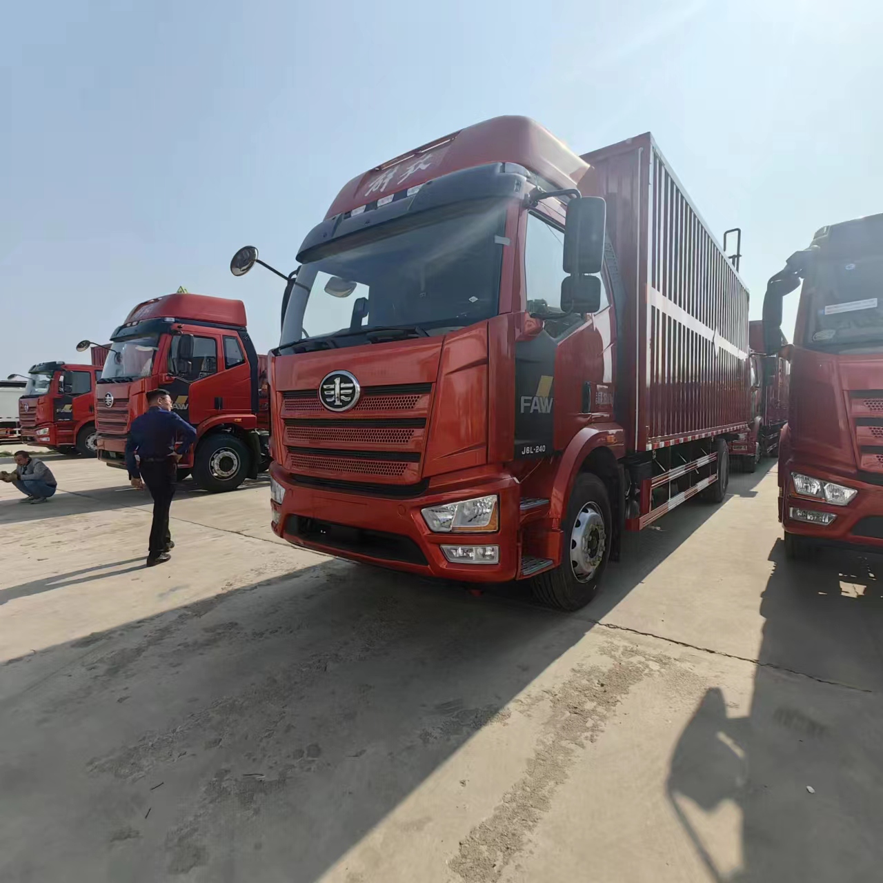 解放J6L國(guó)六高頂雙臥危險(xiǎn)品車