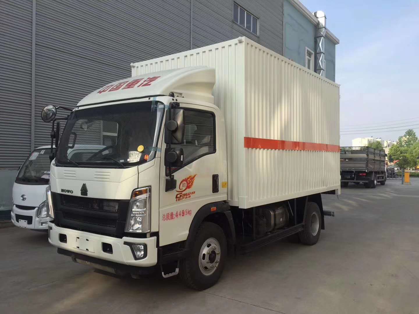 拉危廢車選擇重汽國六雜項危險品車