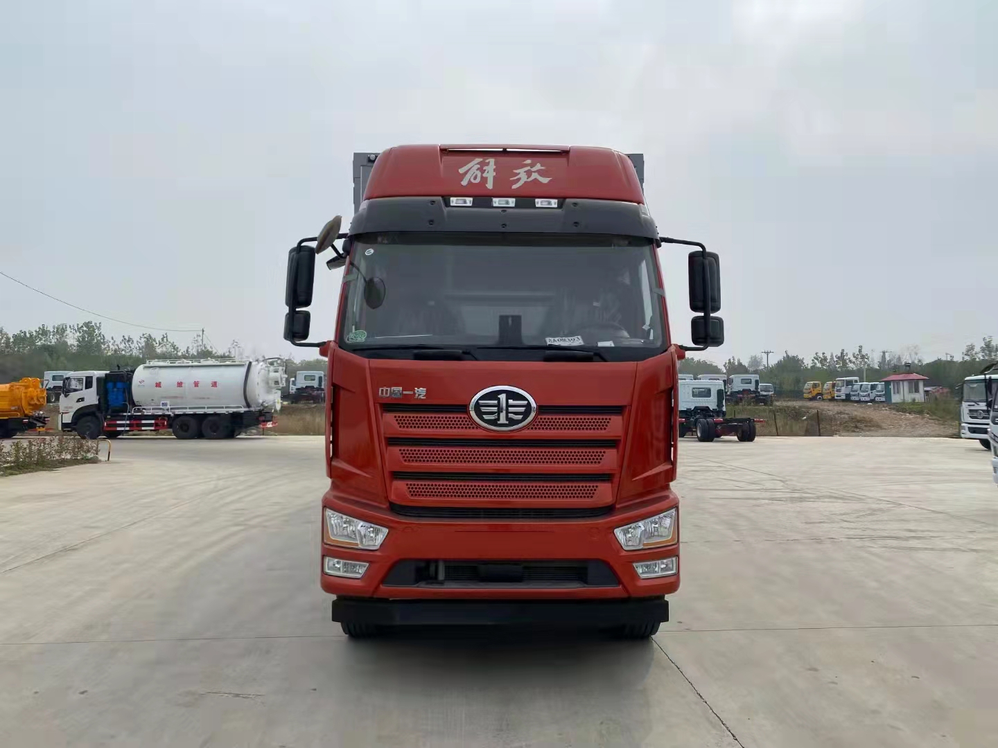 解放前四后八國(guó)六瓦楞板危險(xiǎn)品車