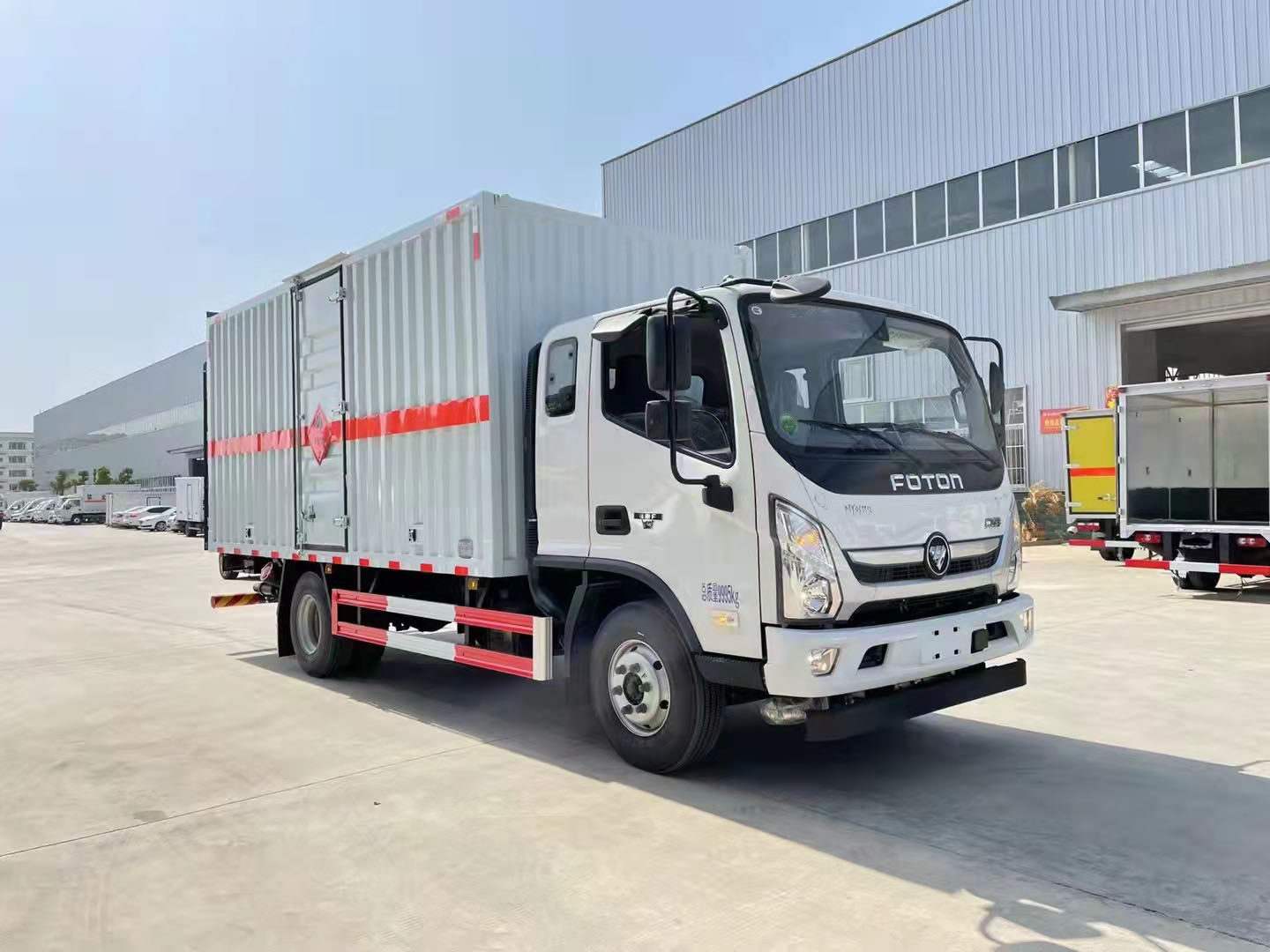 福田奧鈴排半國(guó)六4.8米易燃?xì)怏w廂式運(yùn)輸車