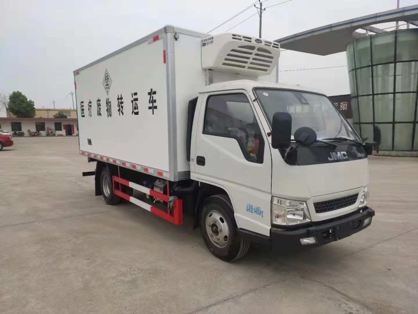 江鈴藍(lán)牌新規(guī)2.5排量發(fā)動機國六醫(yī)療廢物轉(zhuǎn)運車