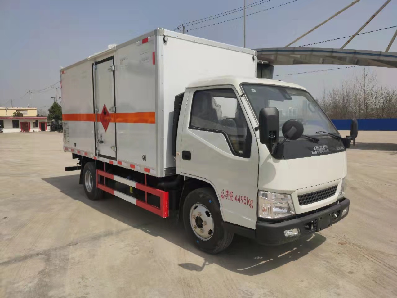江鈴2.5排量小藍(lán)牌危險(xiǎn)品車