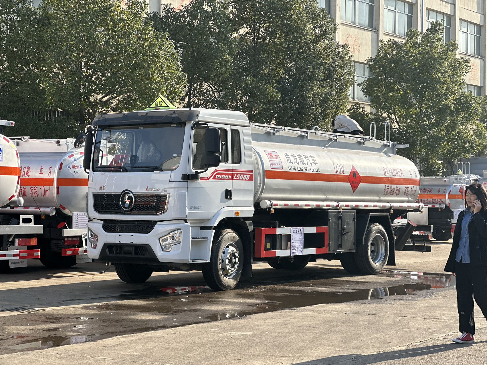 陜汽德龍15方國六加油車