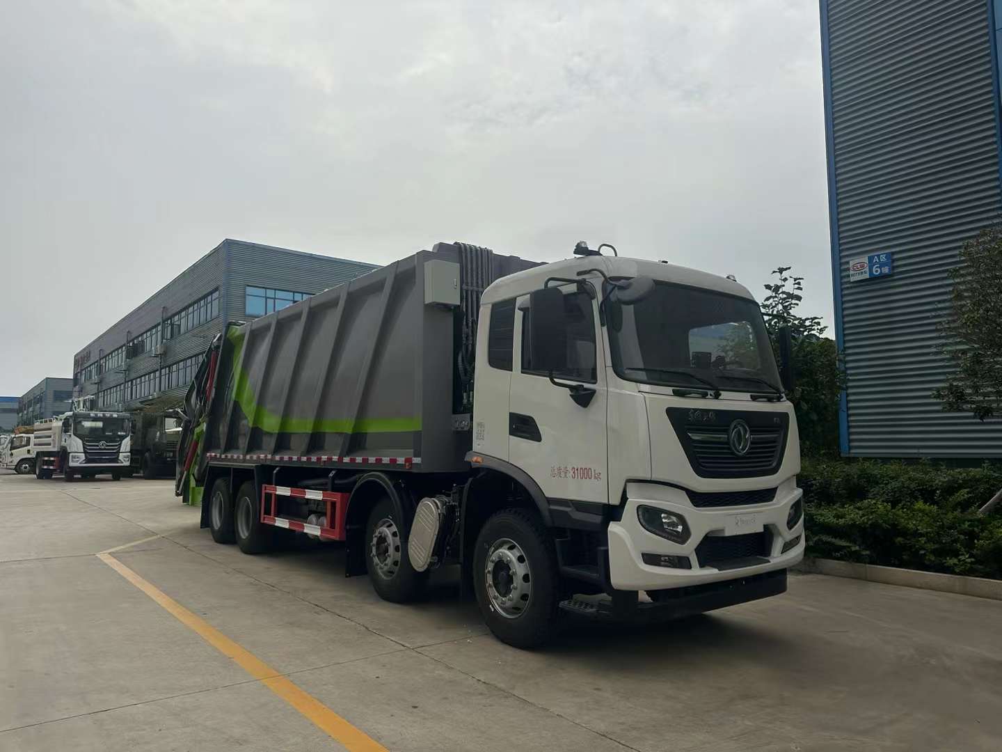 東風天錦國六前四后八40方壓縮垃圾車