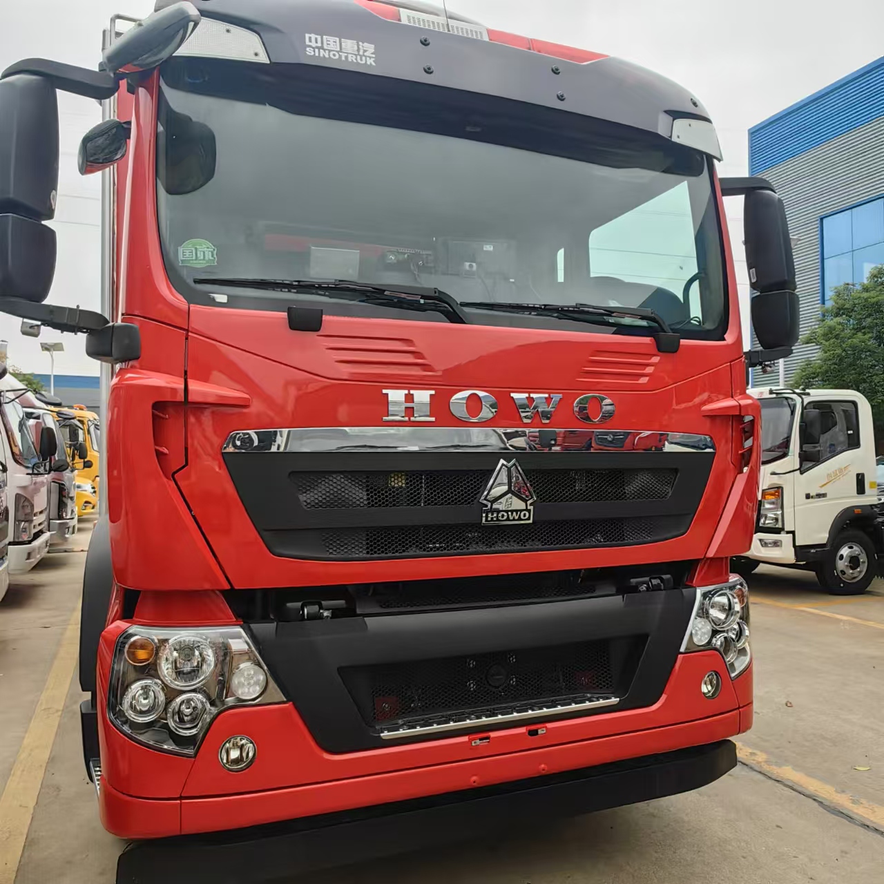 重汽豪沃國六消防紅冷藏車