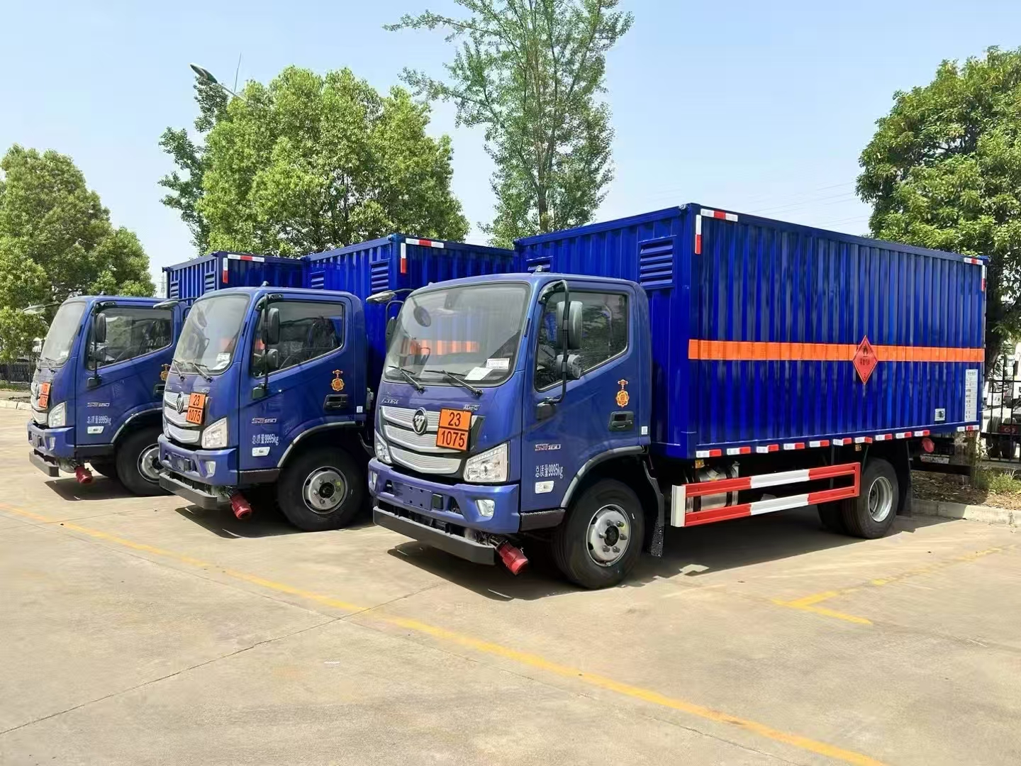 廣東李總批量訂購3臺歐馬可易燃氣體廂式車