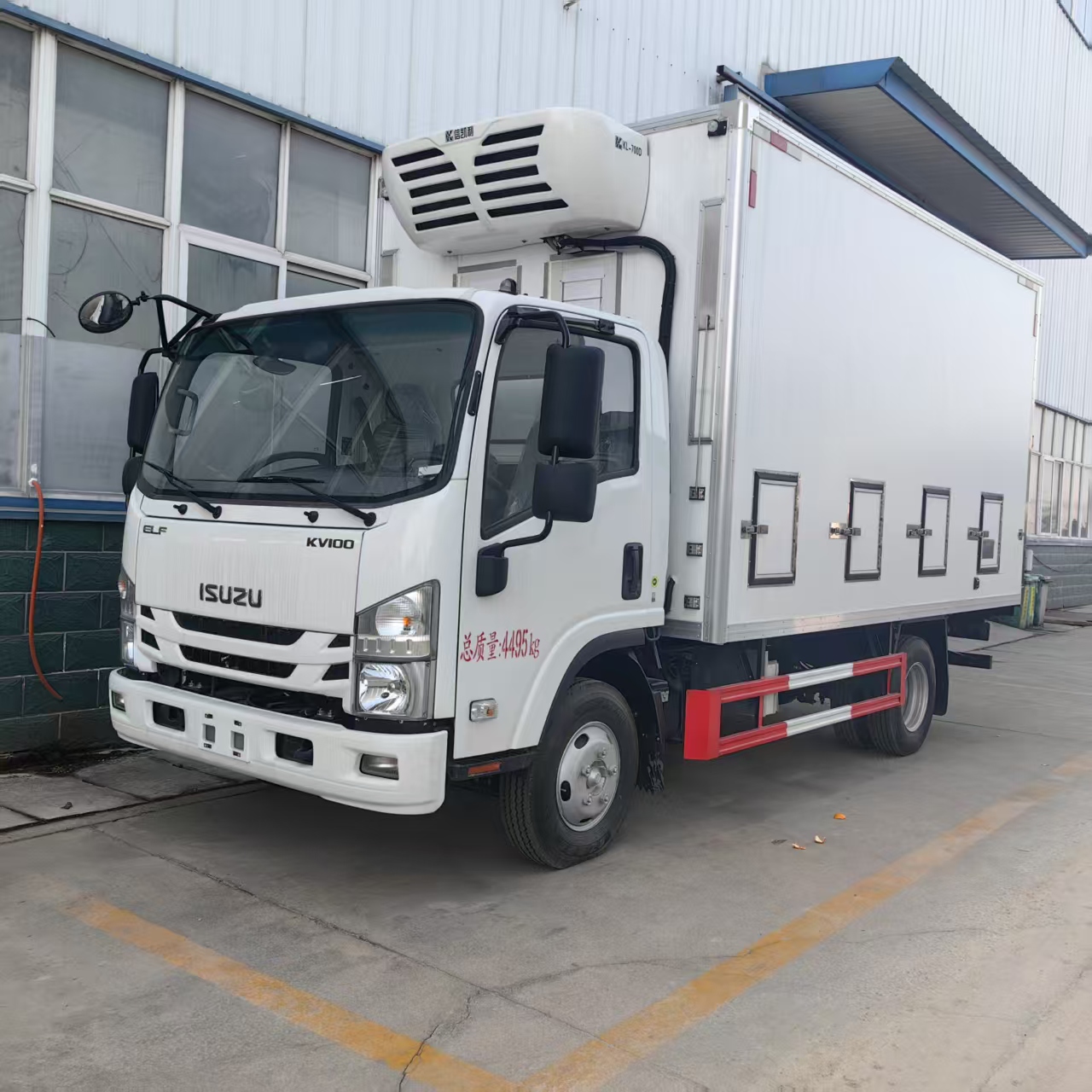 雛禽運輸車與畜禽運輸車的區(qū)別