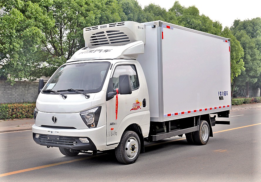 3.8米飛碟締途EF3純電動冷藏車