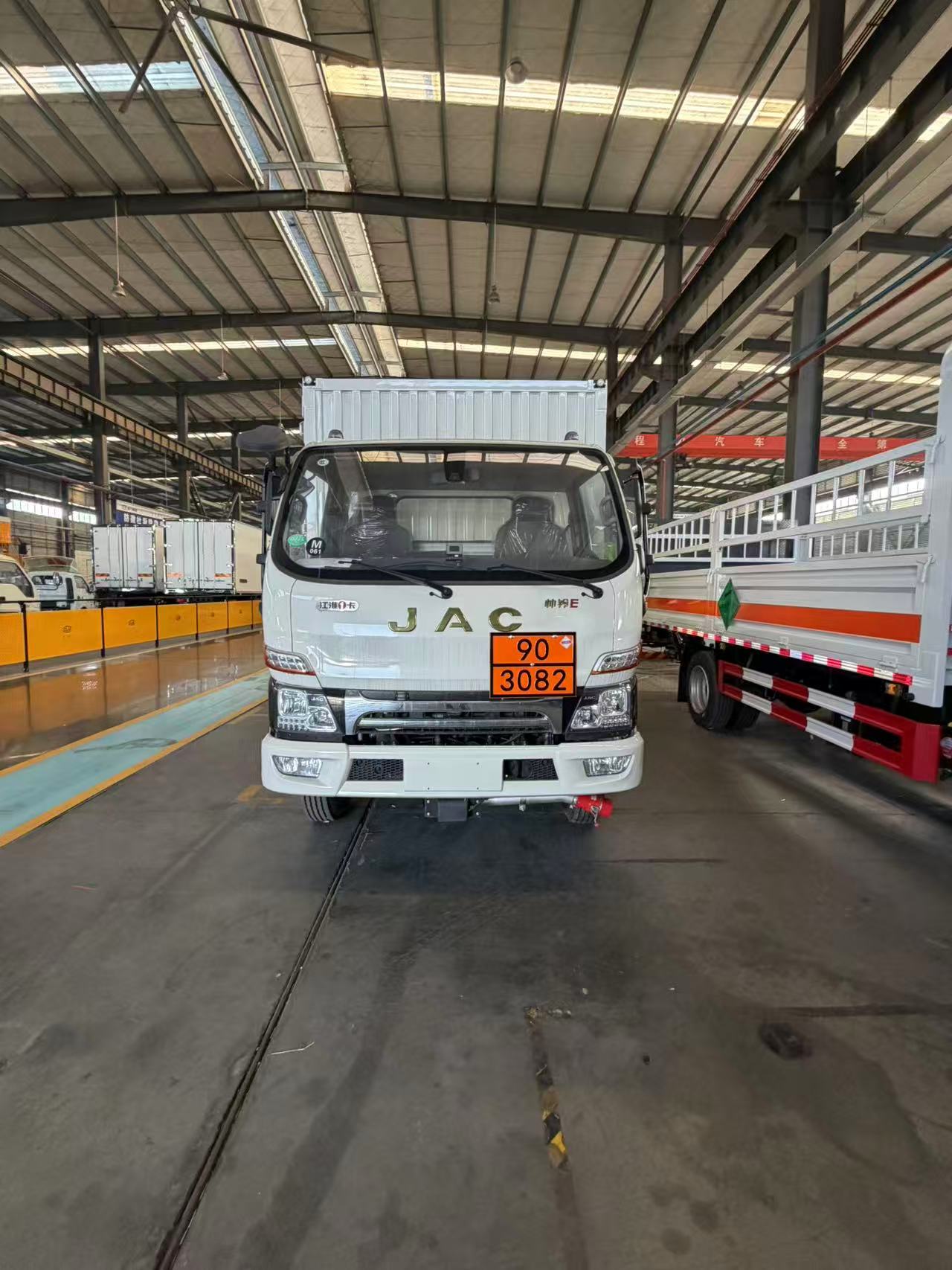 江淮帶全開門九類雜項危險品車