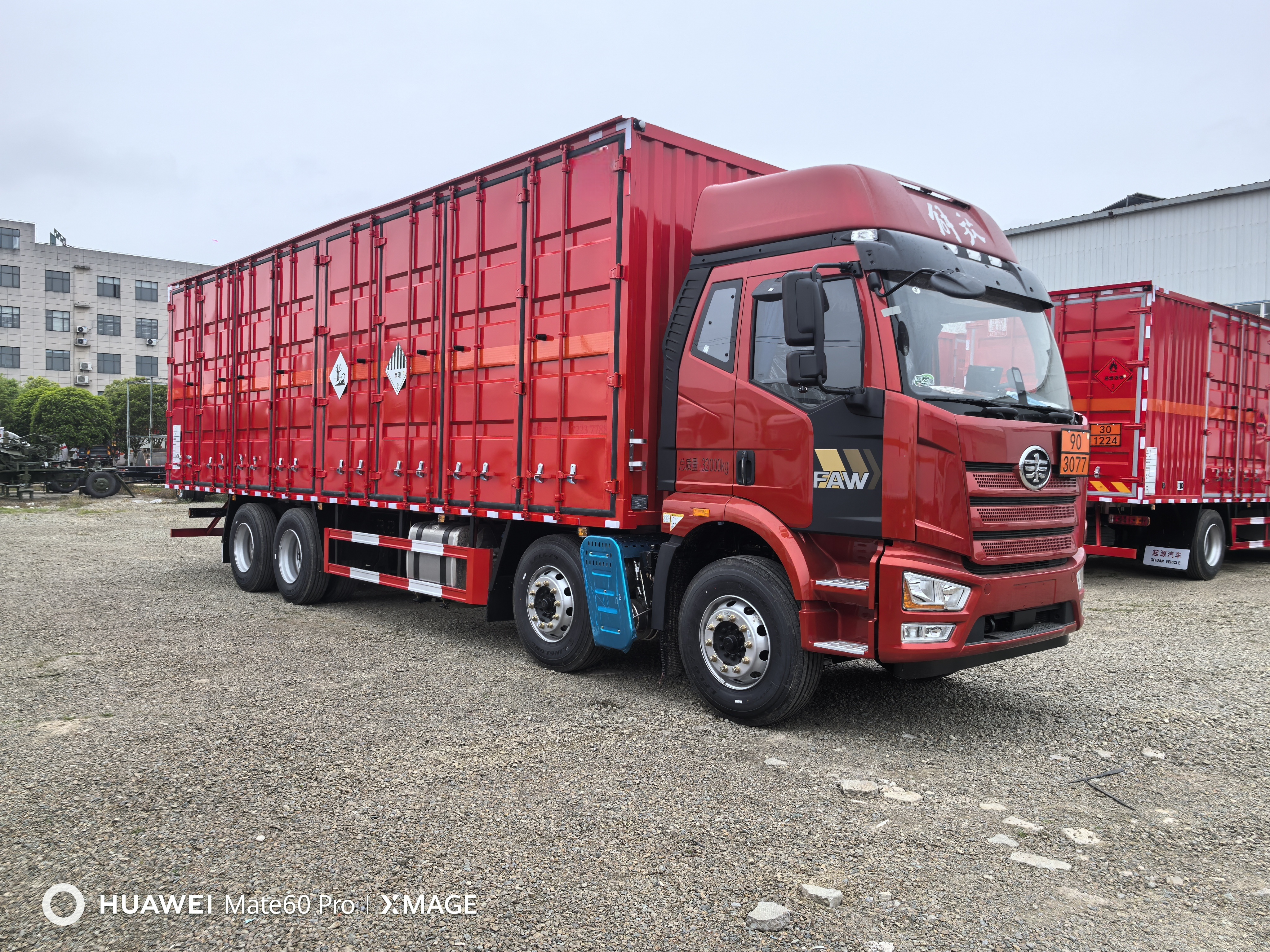 解放J6L前四后八帶全開門雜項危險品車