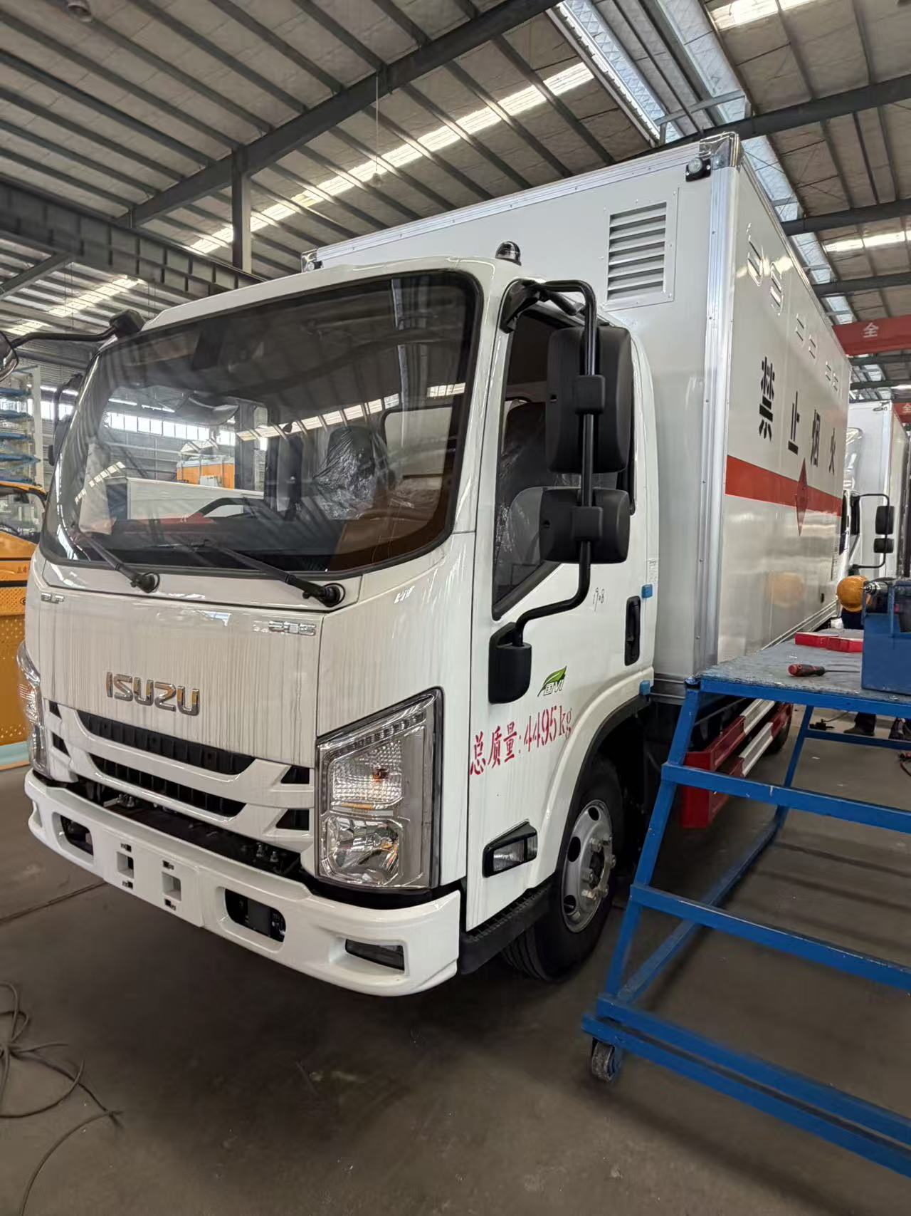 五十鈴不帶側門藍牌易燃氣體廂式車