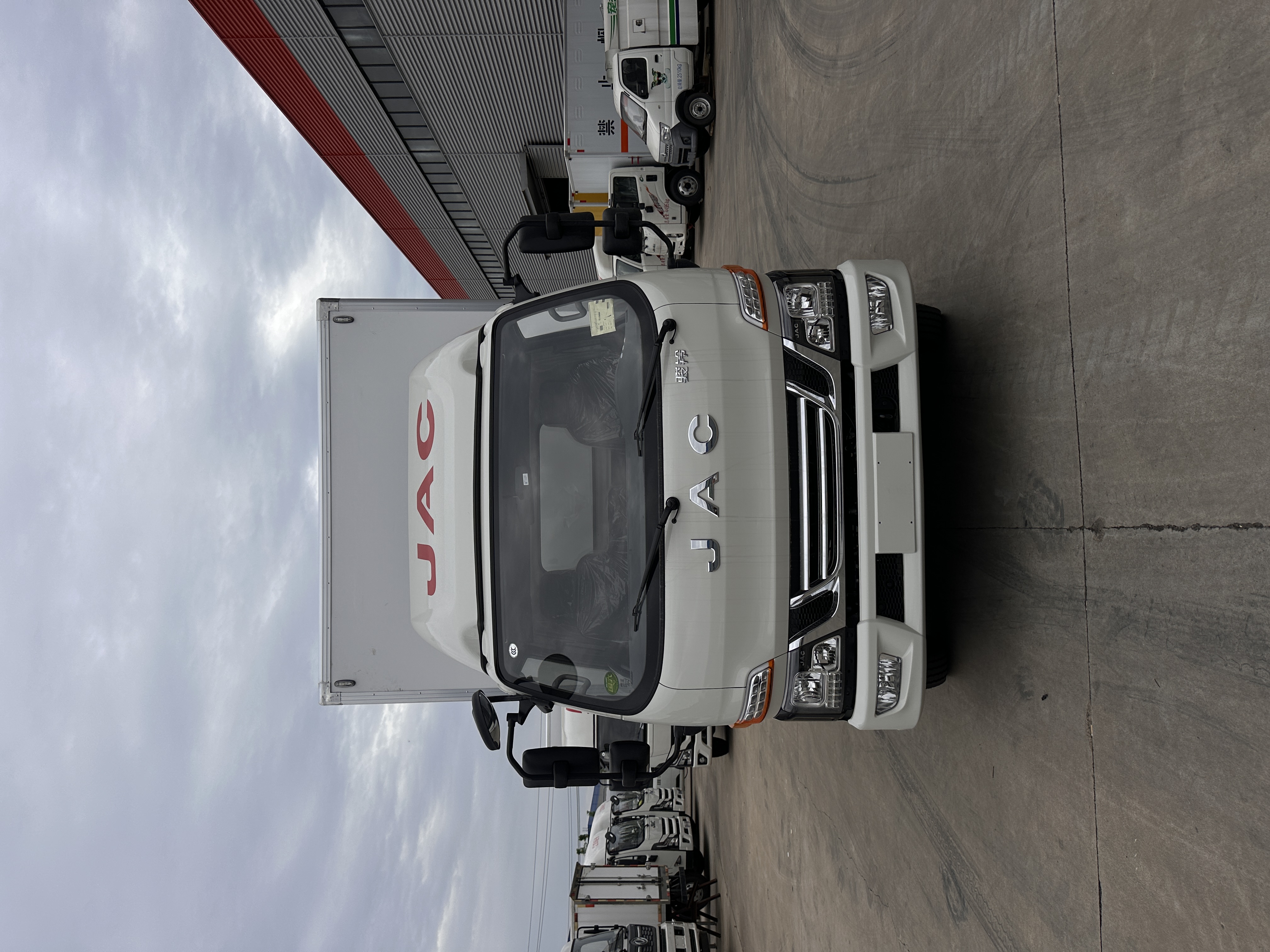  9W出頭的江淮駿鈴V5國六4米2冷藏車