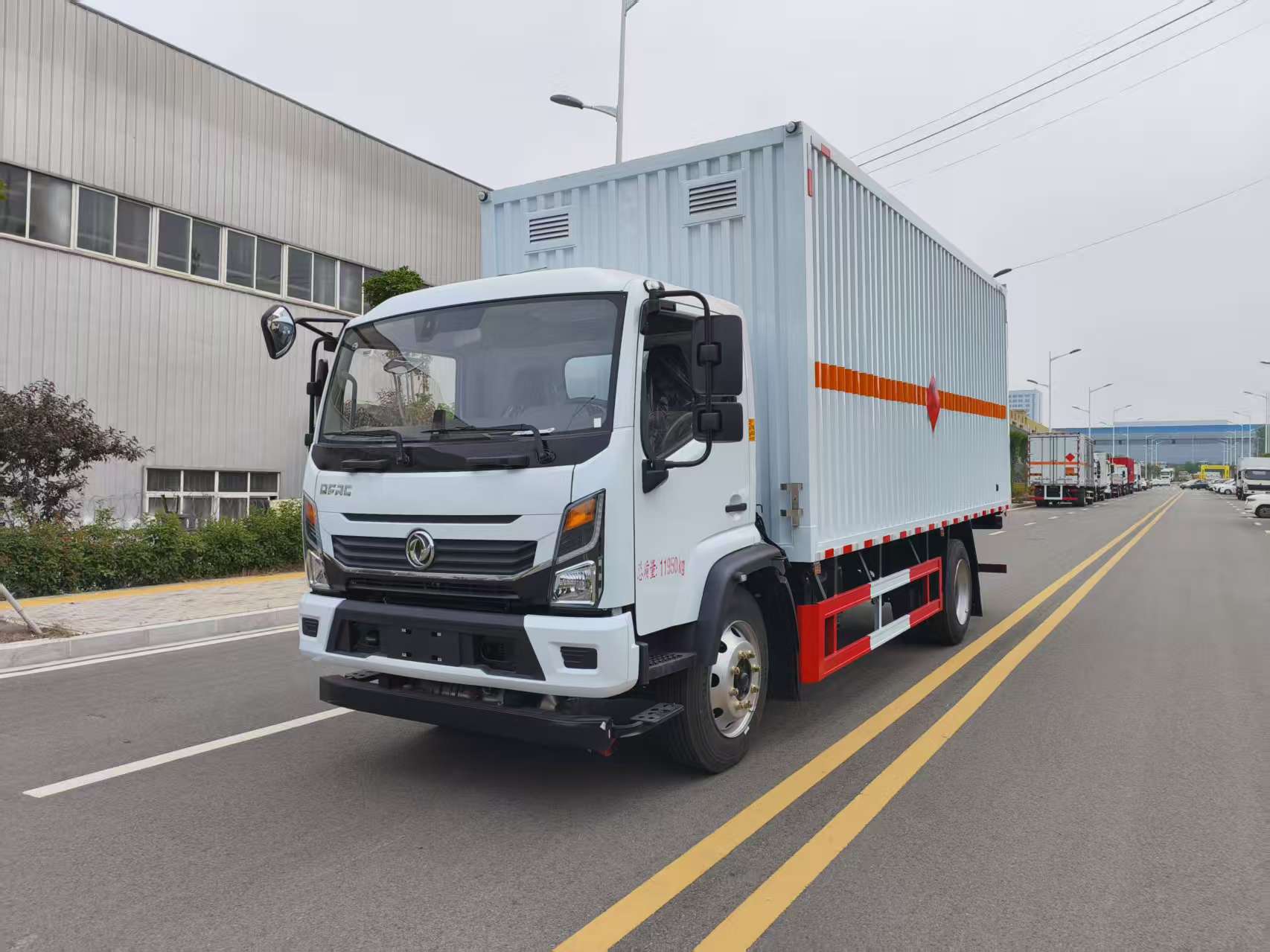  東風(fēng)多利卡5米2國(guó)六腐蝕性物品廂式車