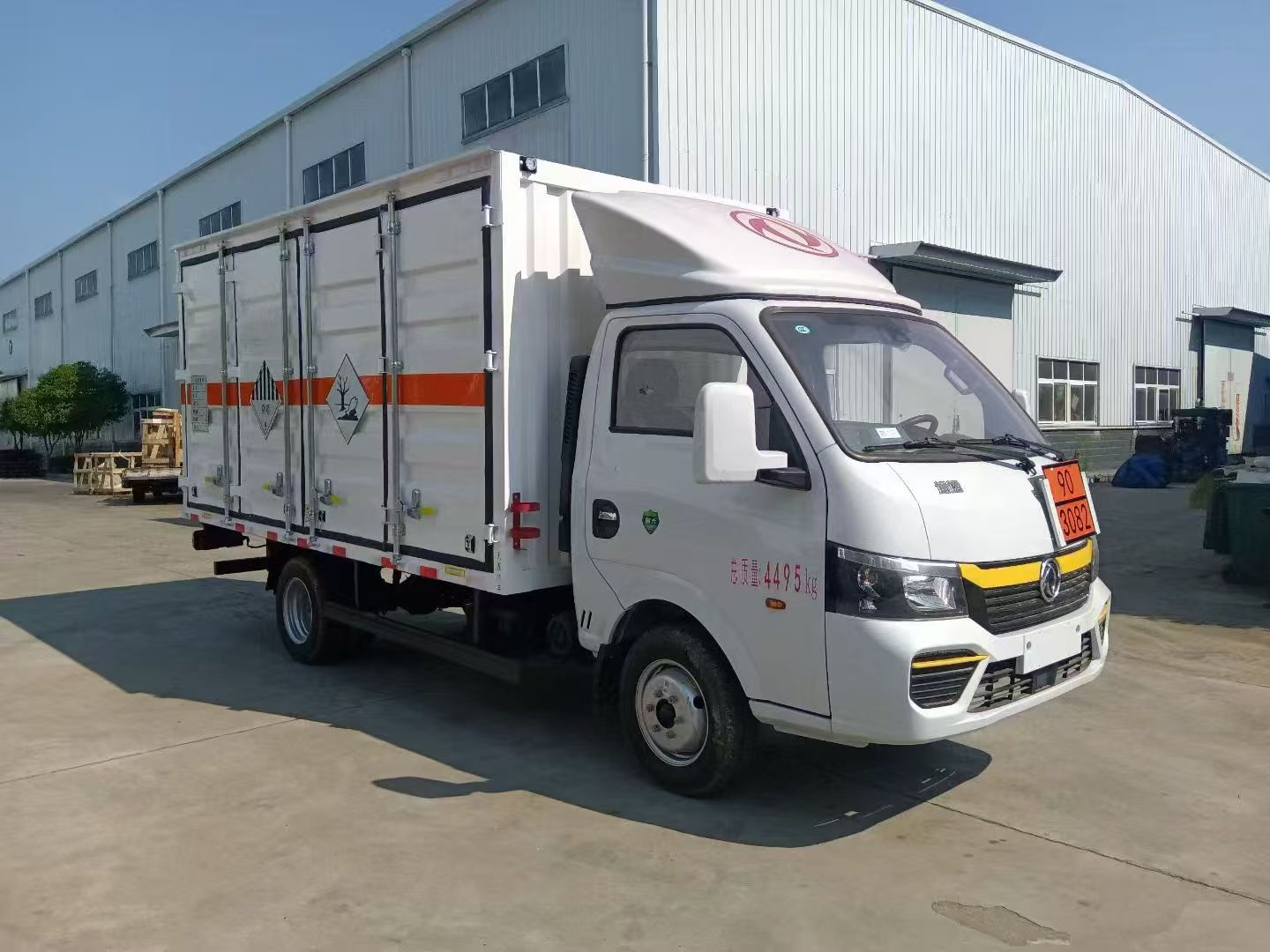 東風(fēng)途逸國(guó)六3米9全開側(cè)門雜項(xiàng)危險(xiǎn)品車
