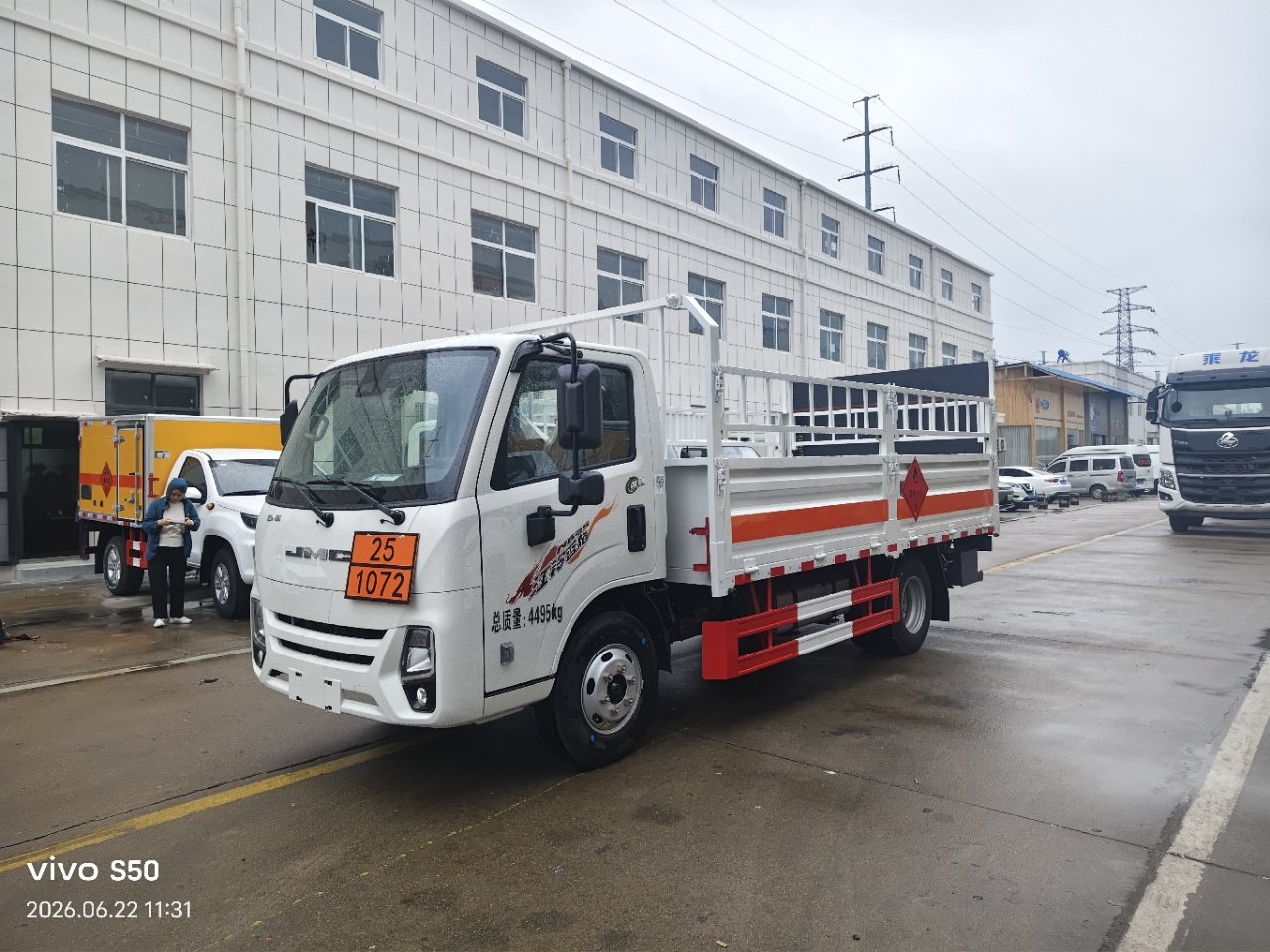 新江鈴順達(dá)藍(lán)焰4米2氣瓶運(yùn)輸車