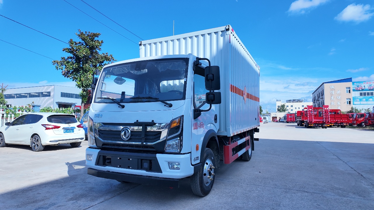東風180馬力4米2藍牌危險品車